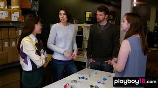 Amateur kvarteto fiki kun koko malsata MILF dommastrinoj