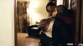 Pervy ग्राहक चाहता है के लिए सेक्स के साथ सेक्सी रियाल्टार ओसा लवली और फिर वह घर खरीद लेंगे