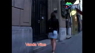 ���्यामला सुंदरता सारा नीला प्राकृतिक स्तन के साथ मुर्गा सवारी में सभी पदों