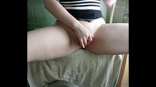 ���क बड़े गधे के साथ हो जाता है पर कपड़े धोने की मशीन और एक थरथानेवाला