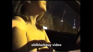 Oldblackguy लेता है डेबी चमकती और जनता में