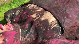 SCHMUTZIGE, Sexy und Geheimnisvoll spielen in Schlamm und Slimed in Rosa