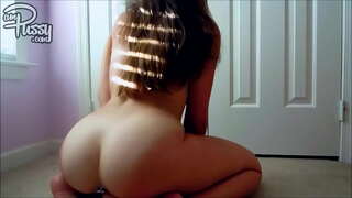 ���मबख्त कालीन पर घर पर