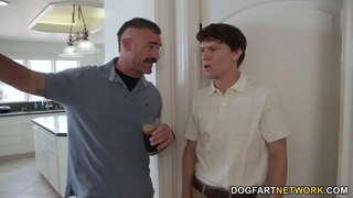 Petite Ebony Chanel Skye Má Anální Sex S Big White Dicks